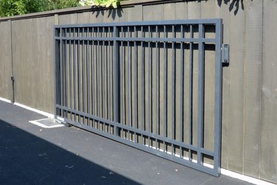 Residential driveway automatic gate
