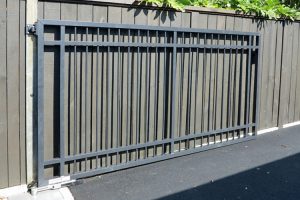 Residential driveway automatic gate