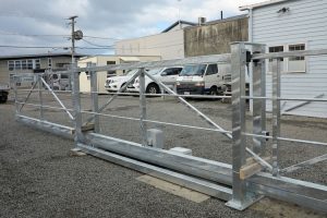 Cantilevered industrial gate