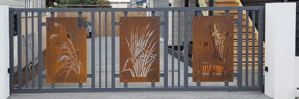 Gate-with-corten-panels