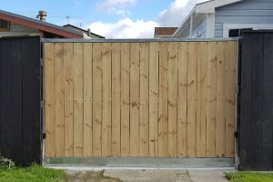 Sliding gate with-fence-palings